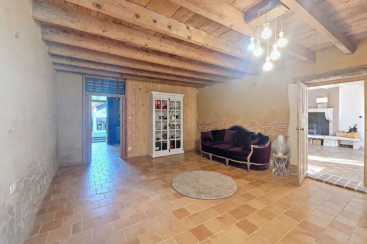 Maison à MONTREVEL-EN-BRESSE