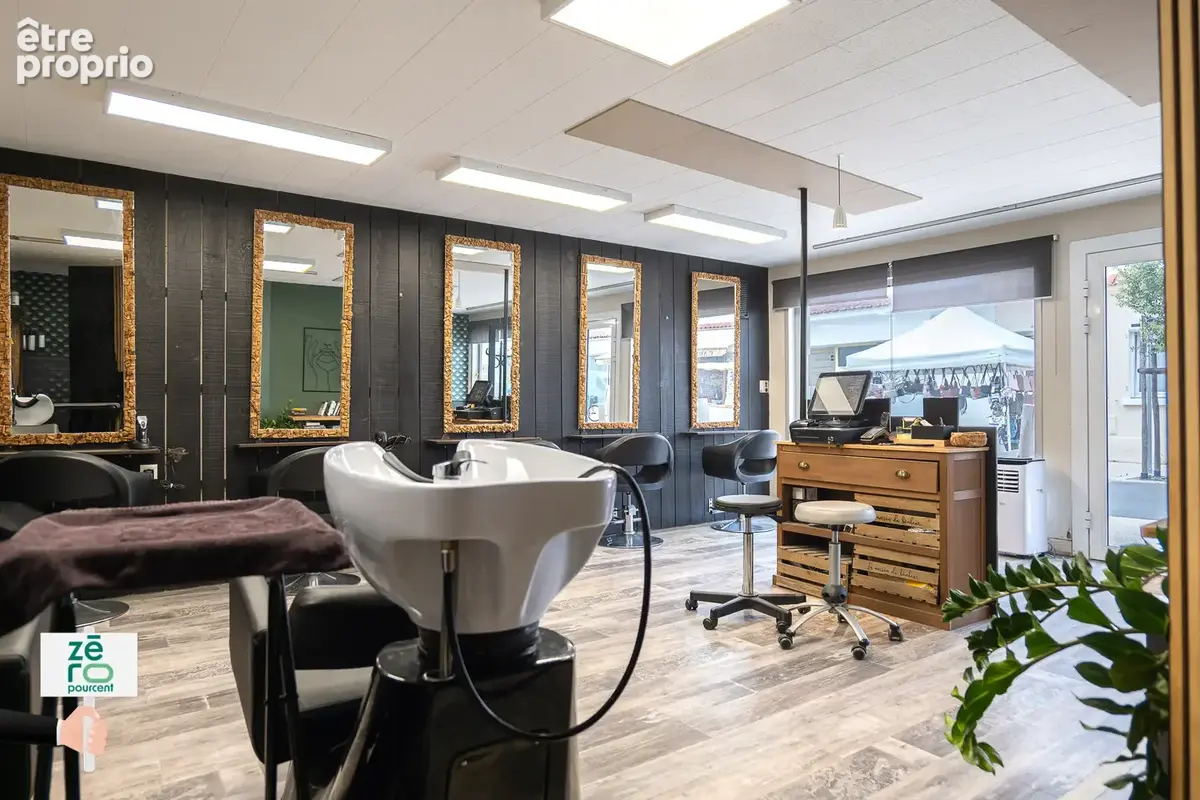 Fonds de commerce salon de coiffure à vendre   l’aiguillon-la-presqu’île   clientèle fidèle depuis plus de 30 - photo 2
