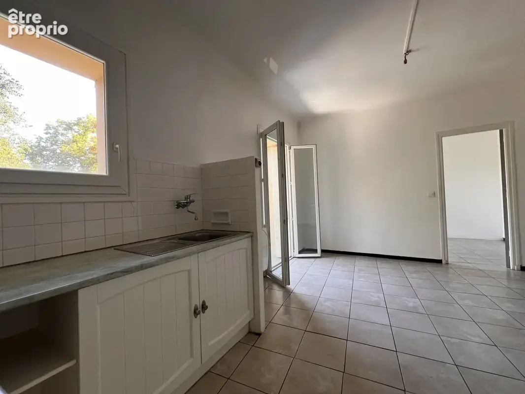 F2 bis avec balcon et vue dégagée à Céret - photo 7