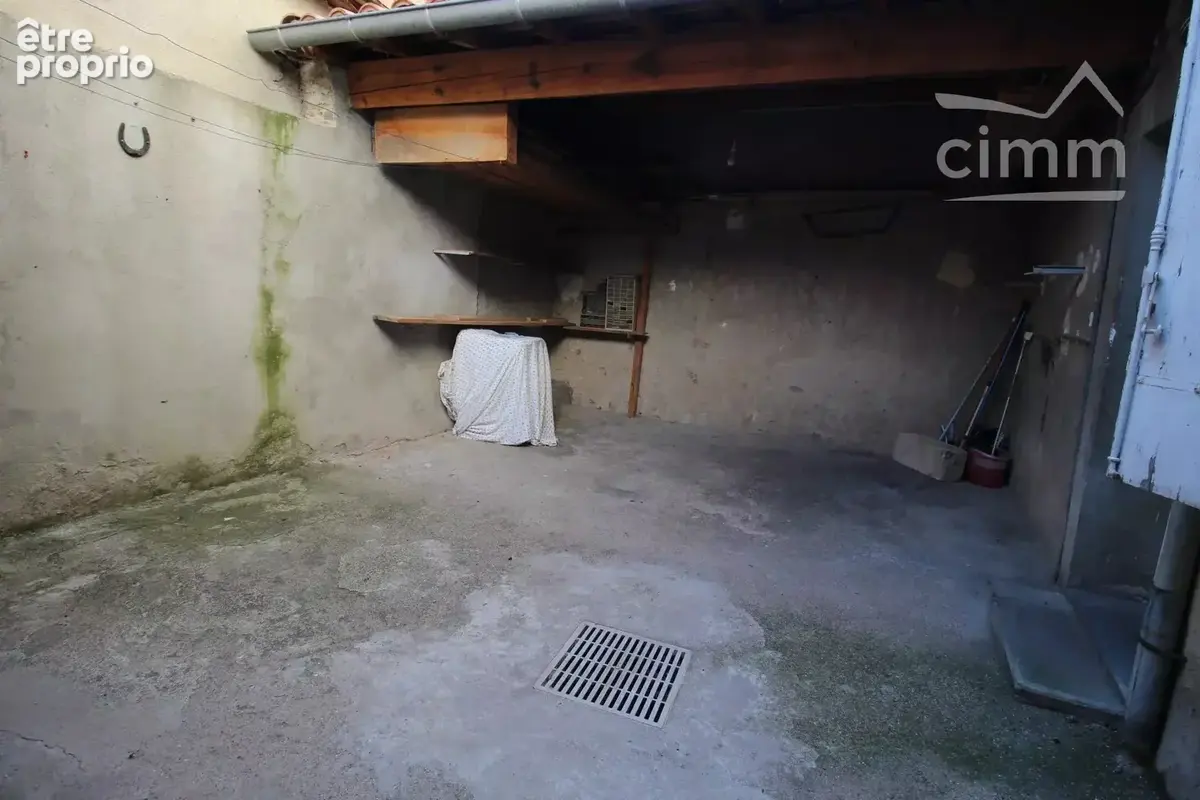 A vendre maison de village avec une cour - photo 2