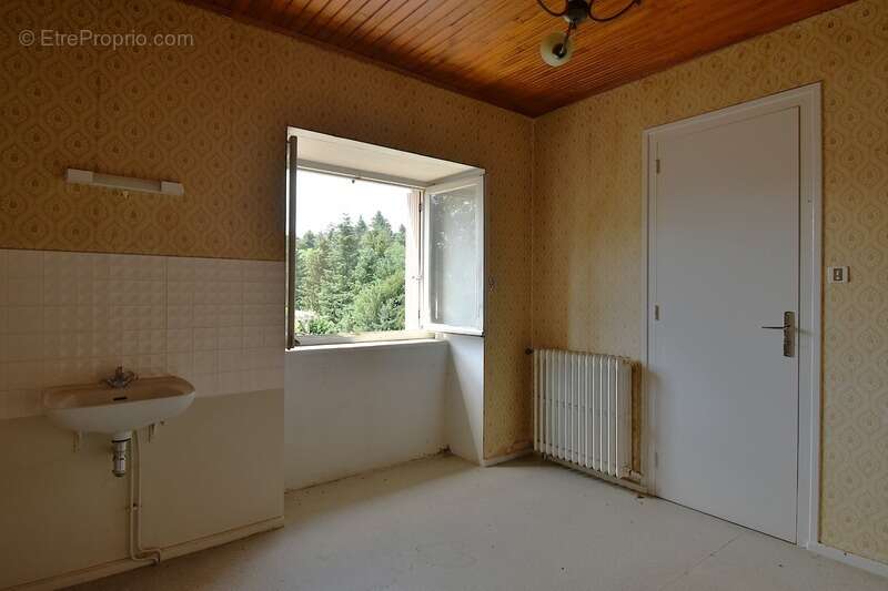 Bâtisse en pierres à TENCE / terrain de 857m² - photo 8