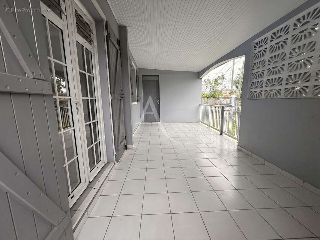 Maison de plain-pied à Sainte-Anne - photo 2