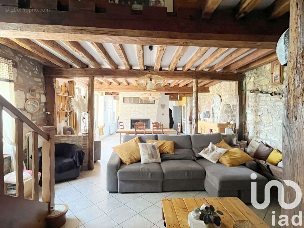 Photo 2 - Maison à LAVERSINES