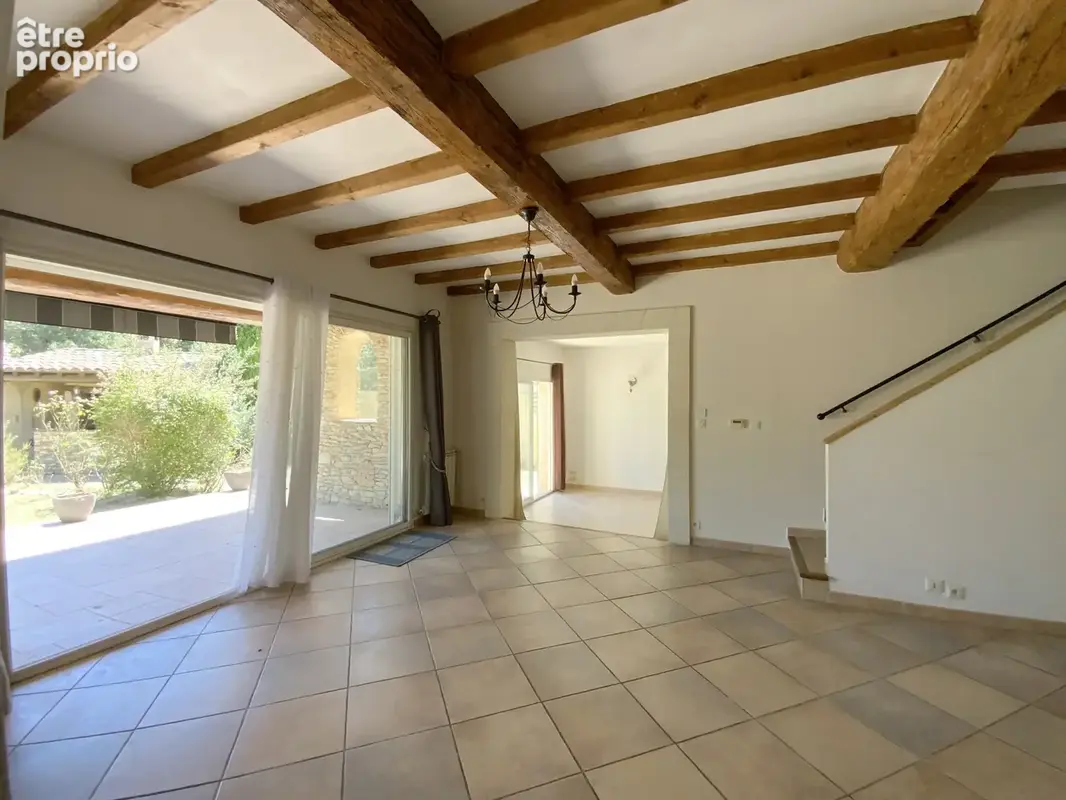 Charmante maison spacieuse avec terrain arboré et piscine. - photo 4