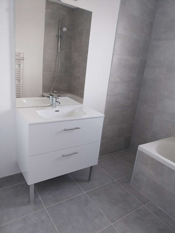 Maison à CRAS-SUR-REYSSOUZE