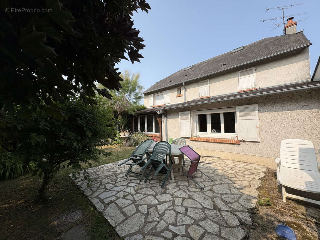 Maison à SAINT-JEAN-DE-LA-RUELLE