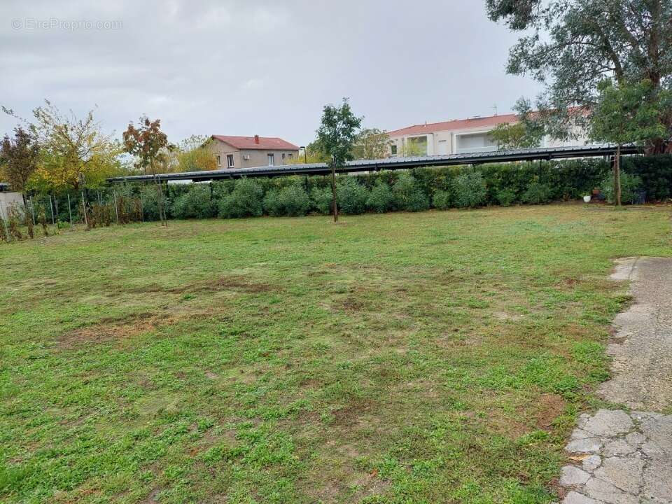 Terrain à LAUNAGUET