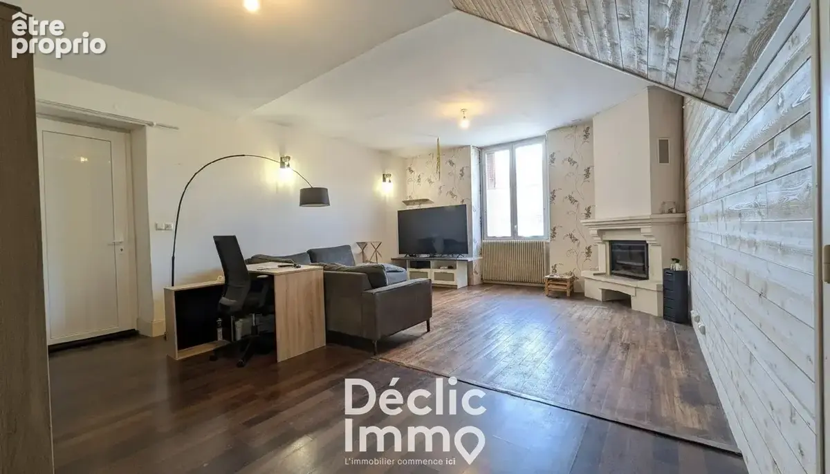 Maison familiale avec jardin et dépendances  entre Civray et Ruffec - photo 4