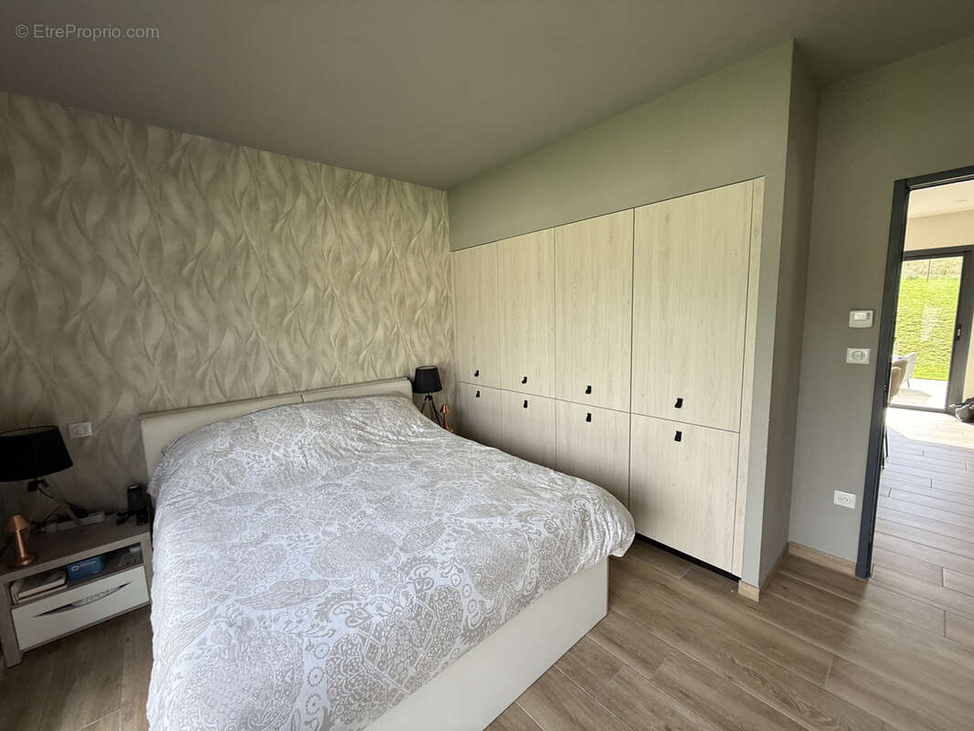 Maison à SAINT-JULIEN-CHAPTEUIL