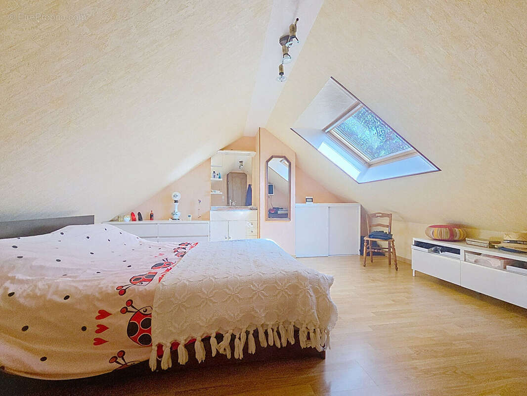 VALSEME - Maison 6 pièce(s) avec garages et dépendances - photo 17