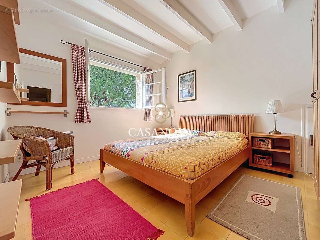 Maison de charme avec piscine, jardin luxuriant et grand garage dans un quartier résidentiel paisible aux portes de Montpellier - photo 9