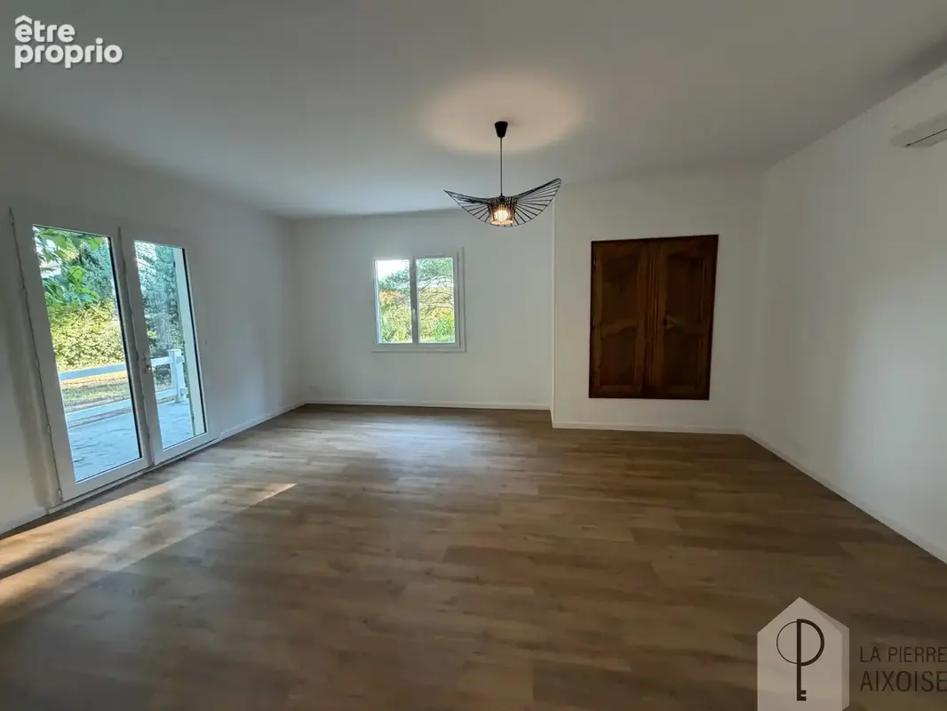 Maison rénovée T5 plain pied Eguilles Sud - photo 4