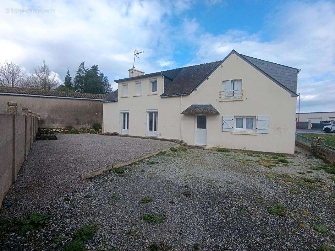 Maison à NEULLIAC