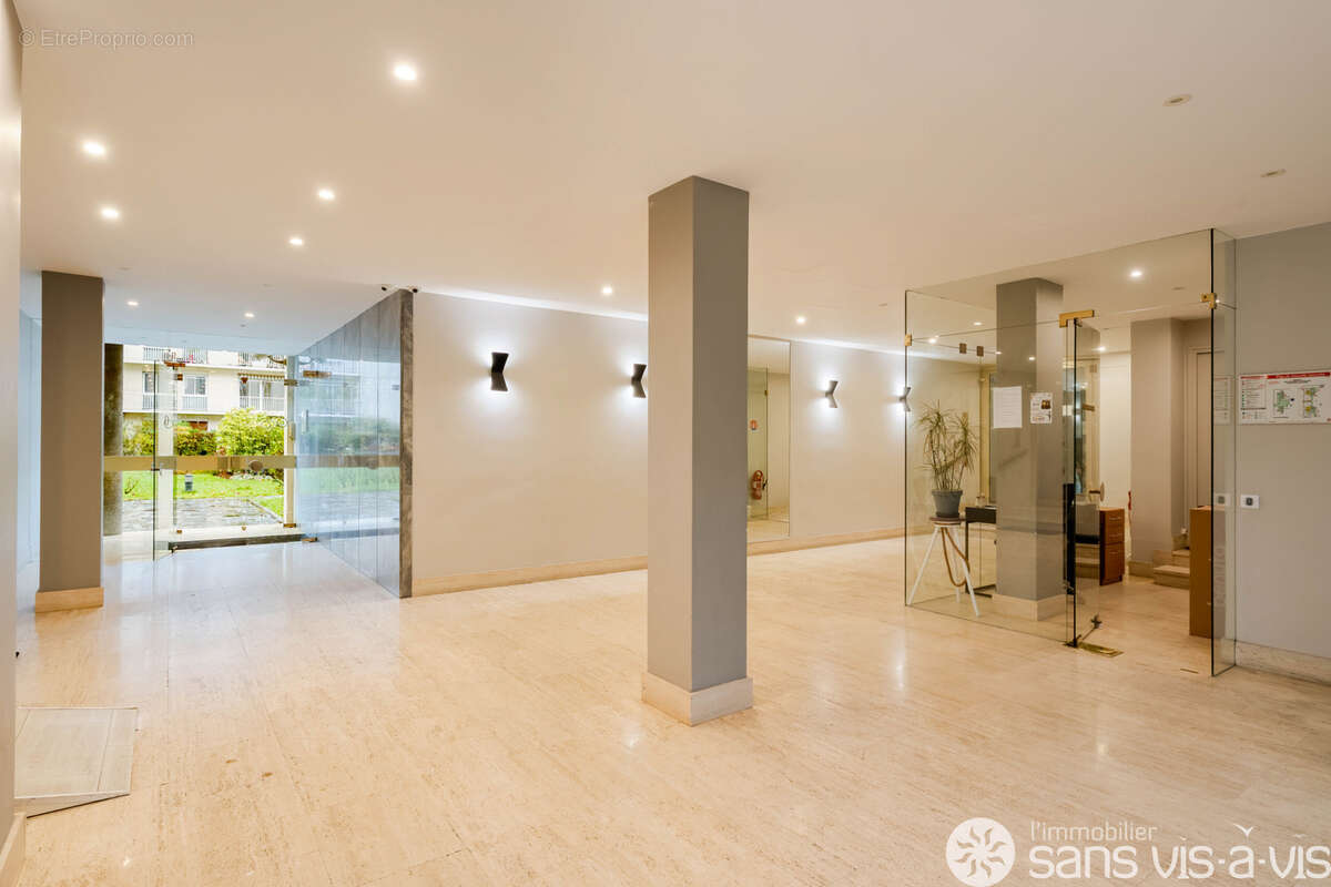 Appartement à NEUILLY-SUR-SEINE