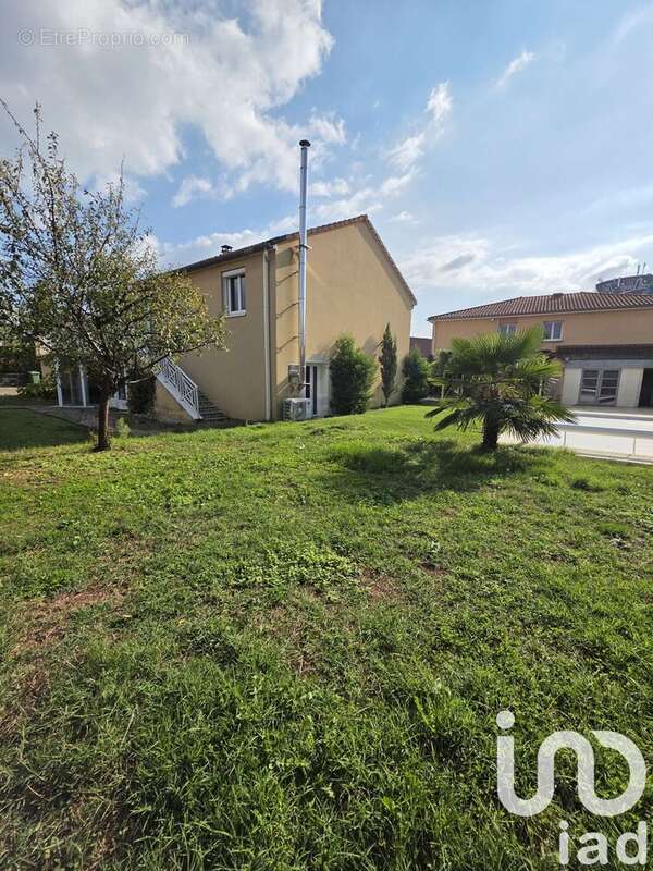 Photo 3 - Maison à VEAUCHE