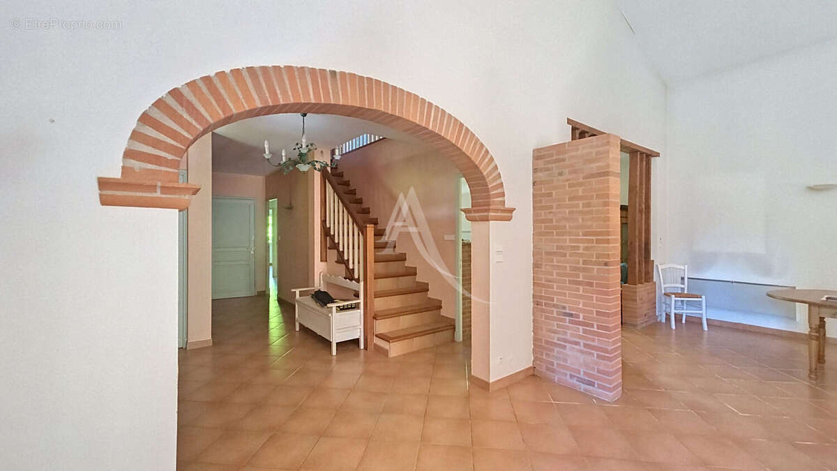 Montastruc la Conseillère, villa T8 avec piscine - photo 2