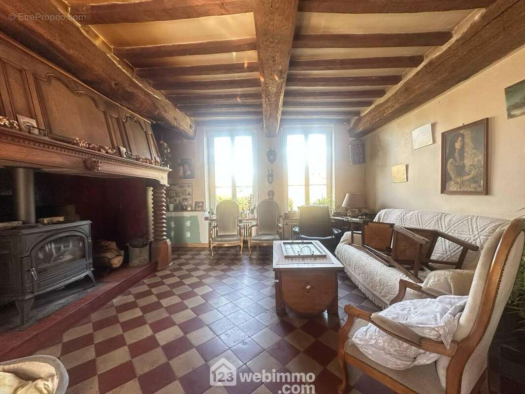 Vous apprécierez le poêle pour vos soirées d'hiver - Maison à MONTIGNY-SOUS-MARLE