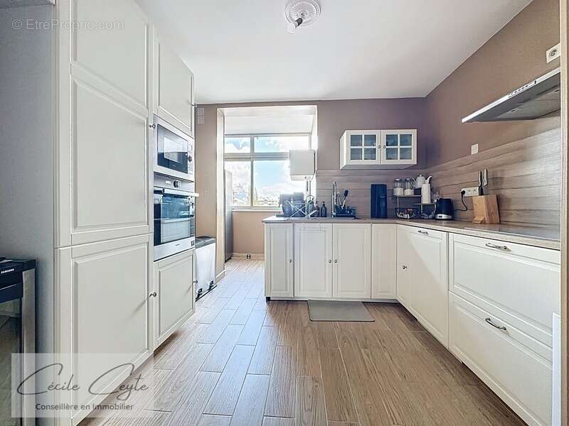 Appartement à SAINT-MARTIN-D'HERES