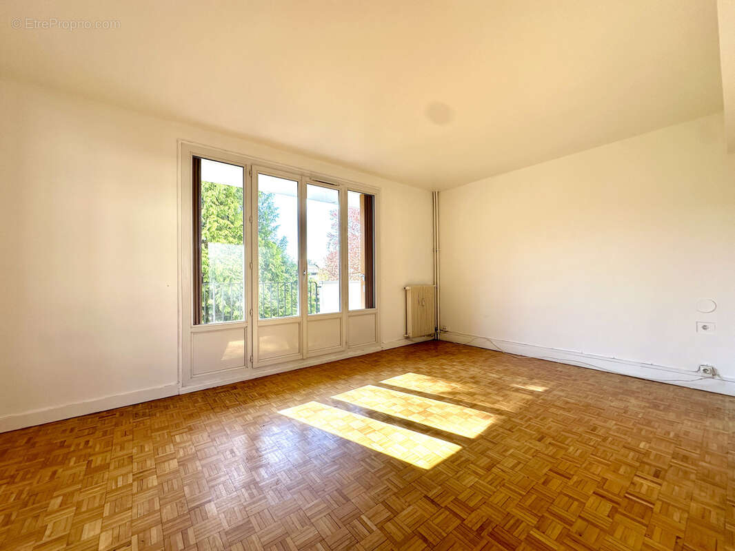Appartement à LES CLAYES-SOUS-BOIS