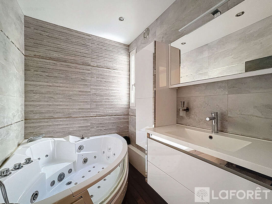 Appartement à LE KREMLIN-BICETRE