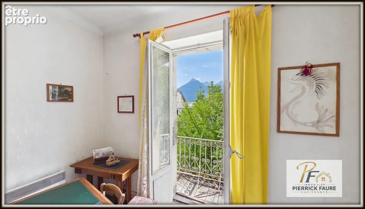 BRIANÇON – Maison historique de 193,67 m² à rénover, jardin arboré et vue montagne - photo 4