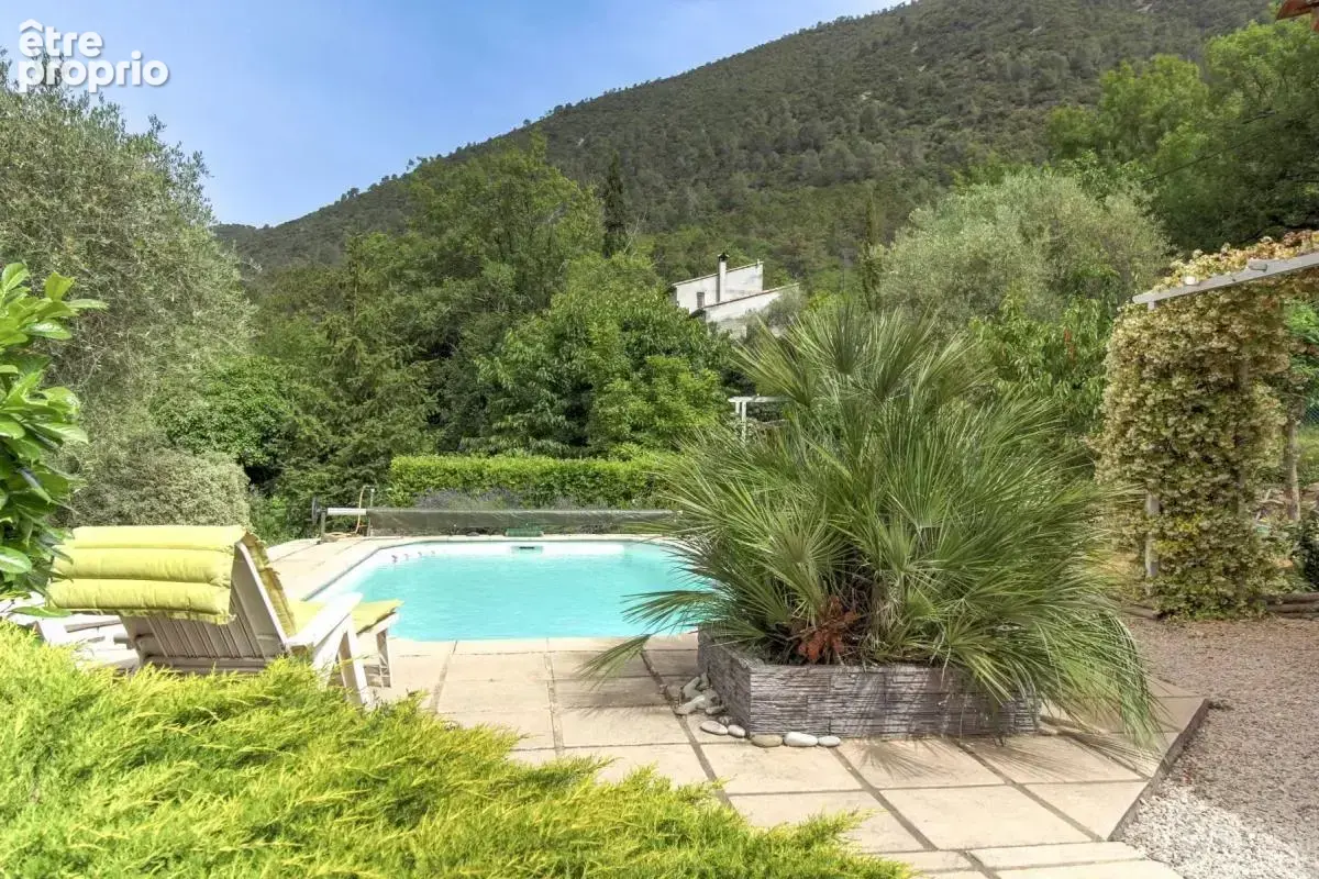 Roquesteron//Maison plain pied//100 m²//4 Pièces//Jardin//Piscine - photo 6