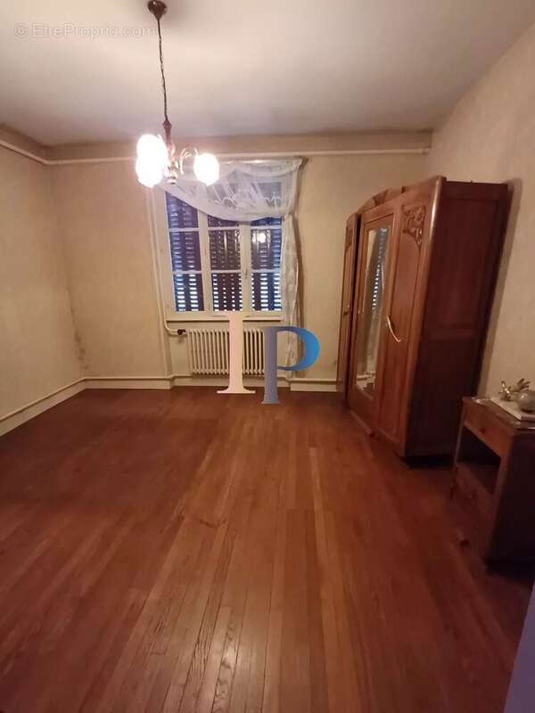 Maison à POUILLY-SOUS-CHARLIEU