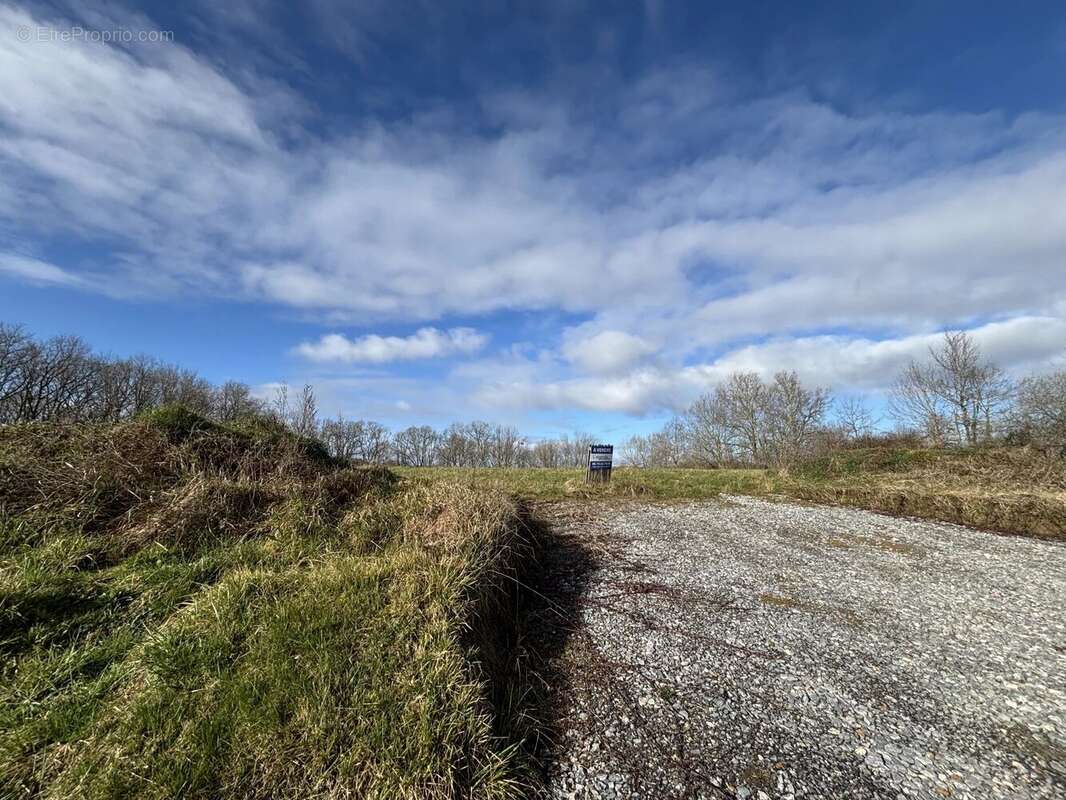 Terrain à POUYASTRUC