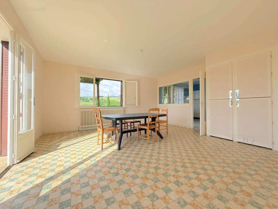 Maison 200 m² à Pollionnay  - photo 6