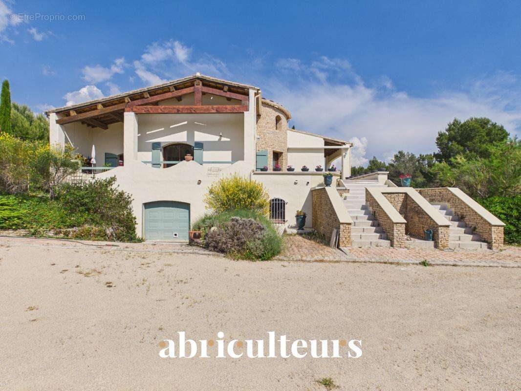 Propriété de 308 m² sur 1 hectare — 8 pièces — Lambesc (13410) - photo 18