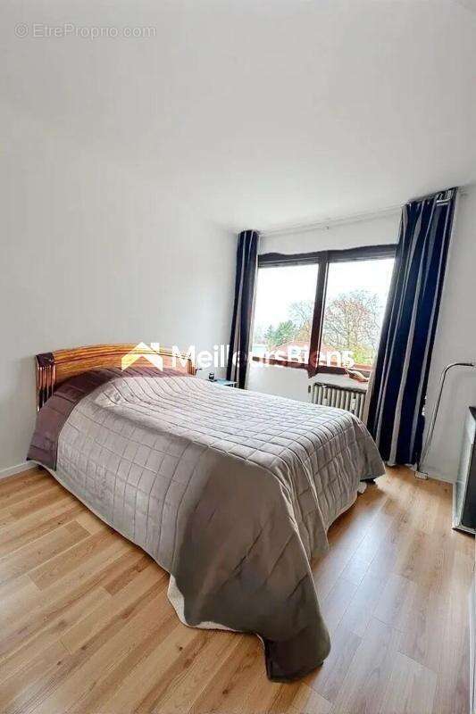 Appartement à LES PAVILLONS-SOUS-BOIS