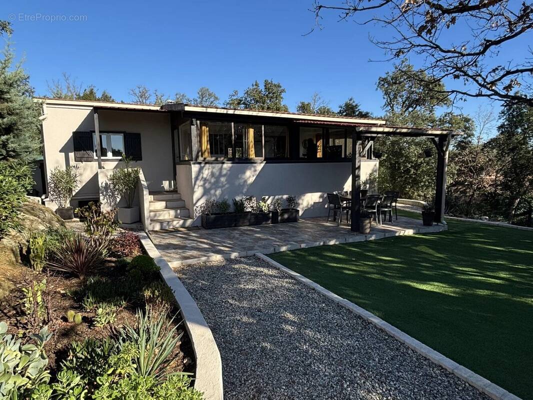 Maison à ROQUEBRUNE-SUR-ARGENS
