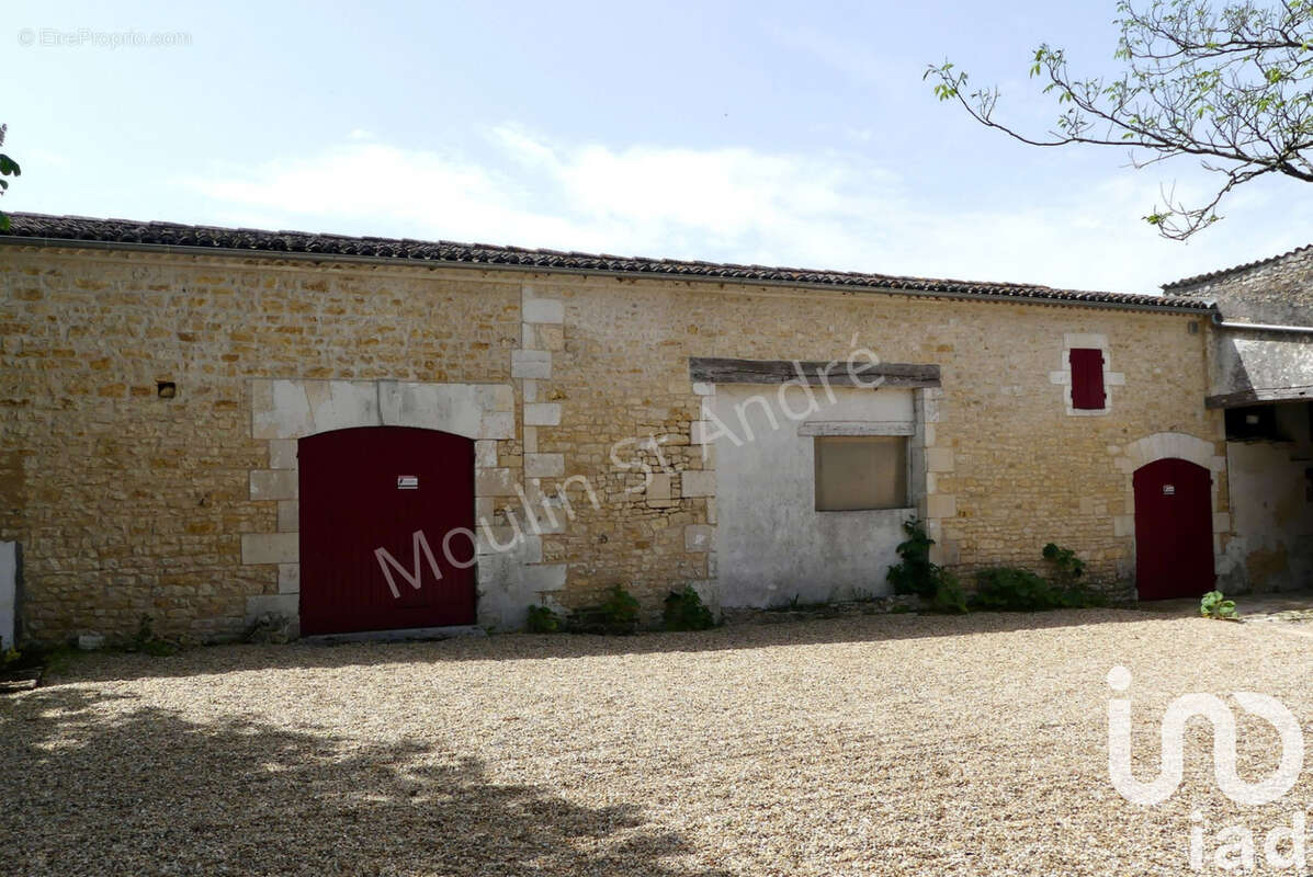 Maison 197 m² à Saint-Andre-De-Lidon  - photo 8