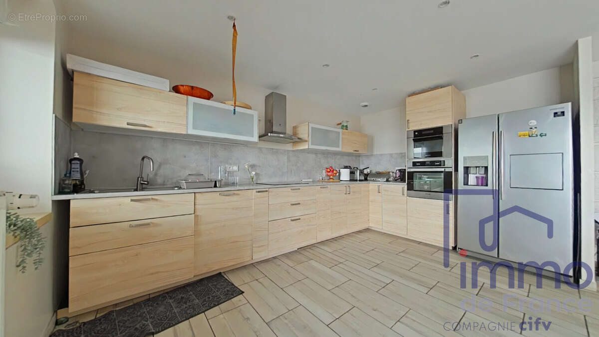 Maison 110 m² à Saint-Jean-Bonnefonds  - photo 3