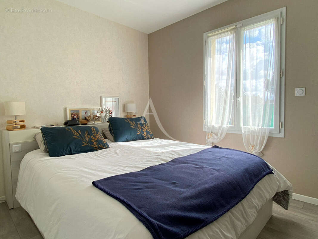 Maison à SAINT-JEAN-D'ILLAC