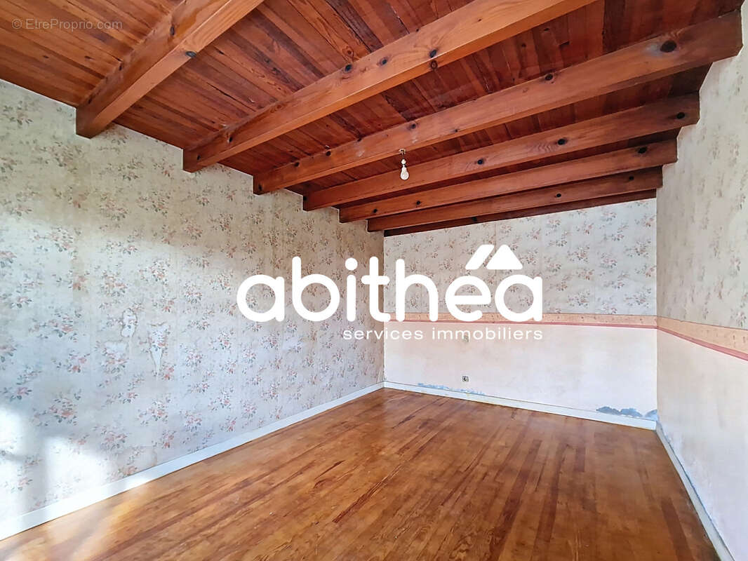 Maison à SAINT-SIMON-DE-PELLOUAILLE