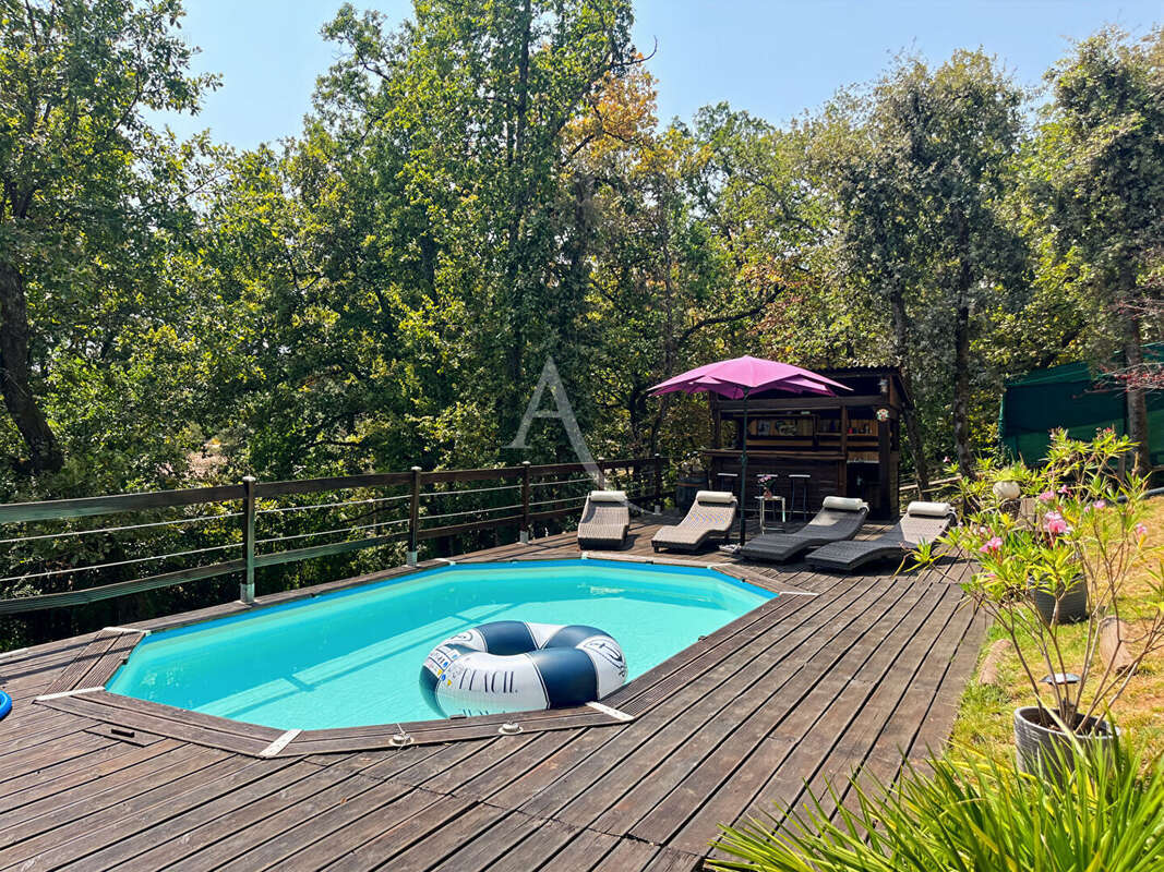 A VENDRE - Maison familiale avec piscine dans quartier calme - photo 3