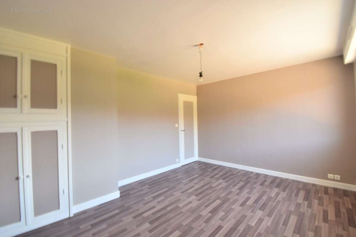 Nettancourt – Maison de campagne 132 m², grand garage et cour privative - photo 5
