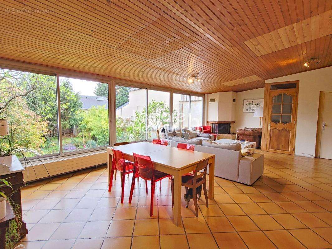 Belle maison bourgeoise 257 m² env avec jardin et garage - photo 2