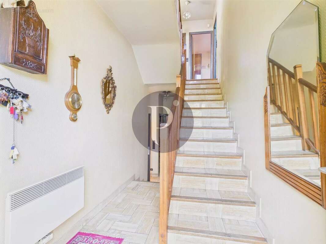 Maison à VERRIERES-LE-BUISSON