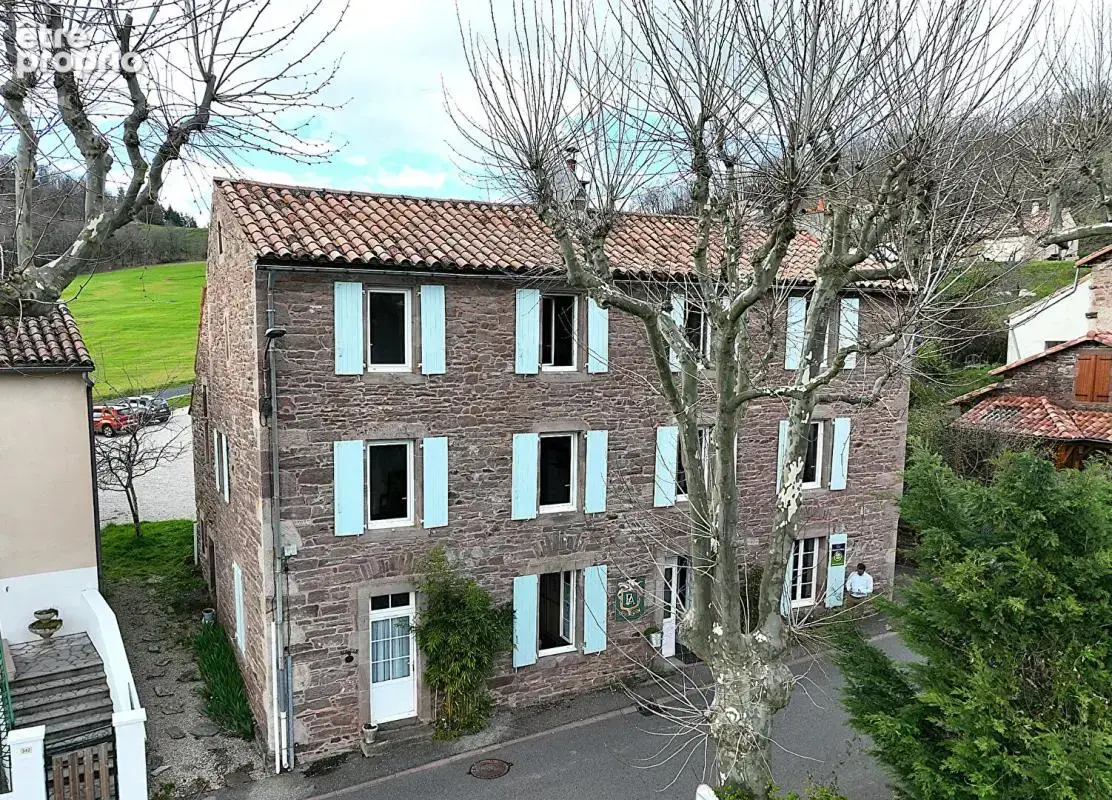Maison à SAINT-VICTOR-ET-MELVIEU