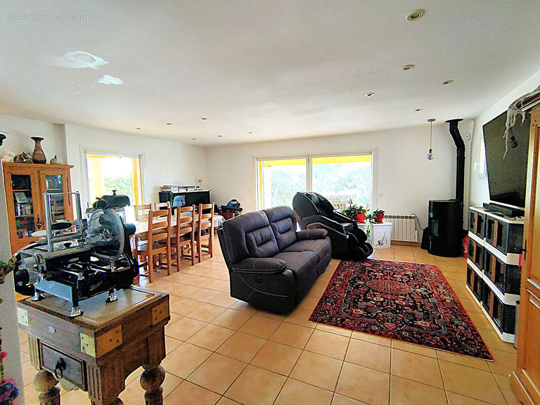 Maison à FLASSANS-SUR-ISSOLE