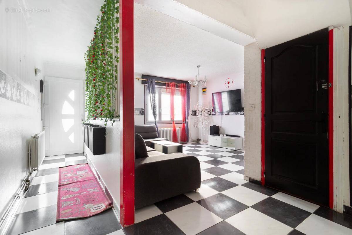 Maison à COURRIERES