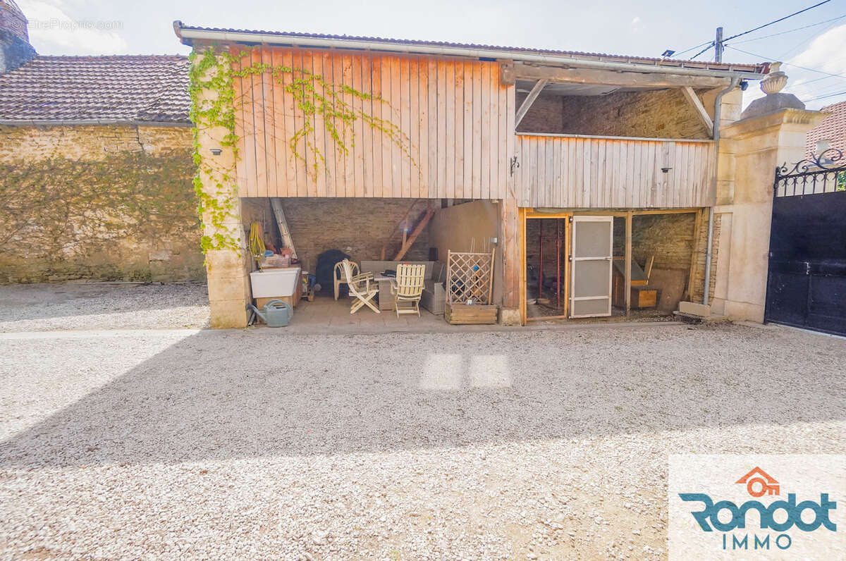 Maison à SAINT-BROING-LES-MOINES