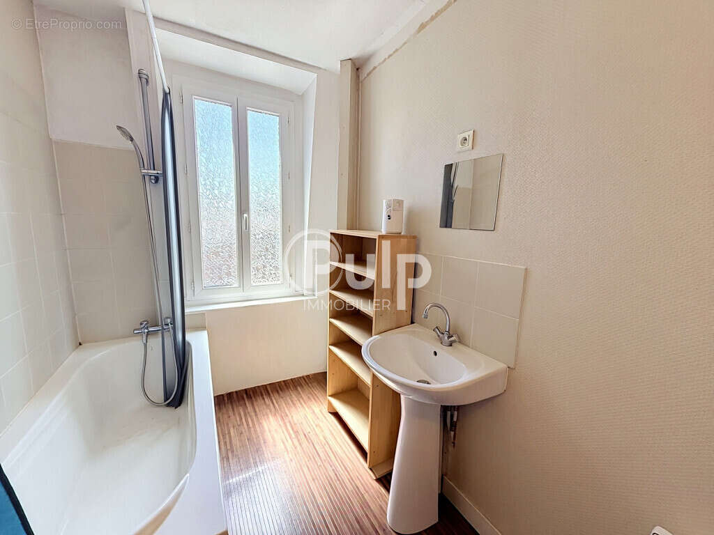Charmant T1 de 30 m² au calme - Dernier étage et stationnement à Loos - photo 5