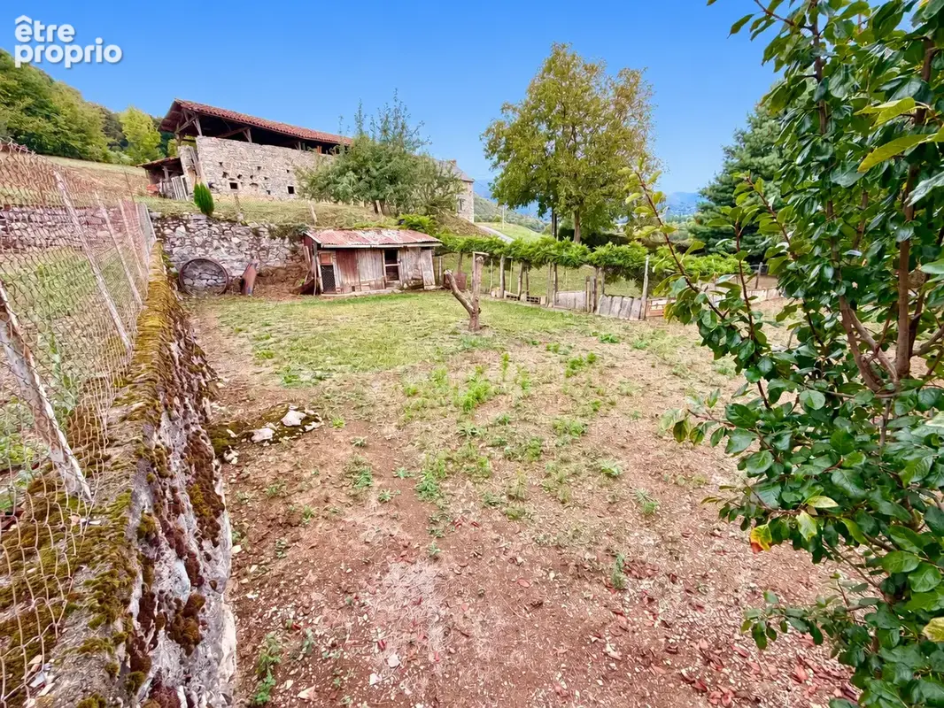 Ensemble immobilier avec deux maisons et nombreuses dépendances - photo 17