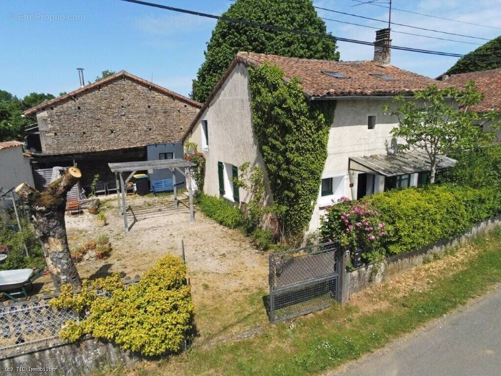 Maison à NANTEUIL-EN-VALLEE