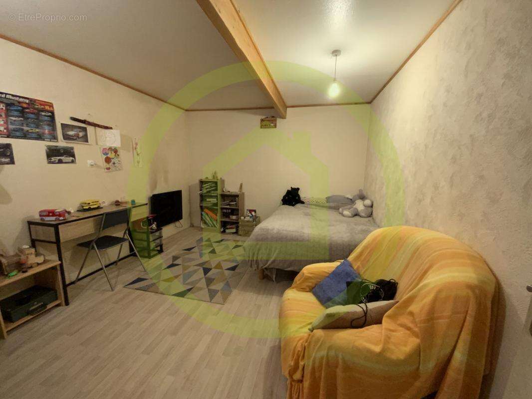 Maison à LIGNEROLLES