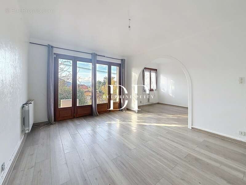 Maison à VETRAZ-MONTHOUX