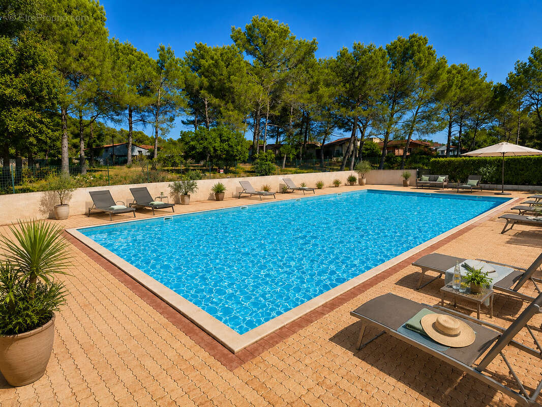 Hameau du camp du castellet (var) 200 m2 + habitat residentiel de plain pied - t3 - domaine securise - photo 10